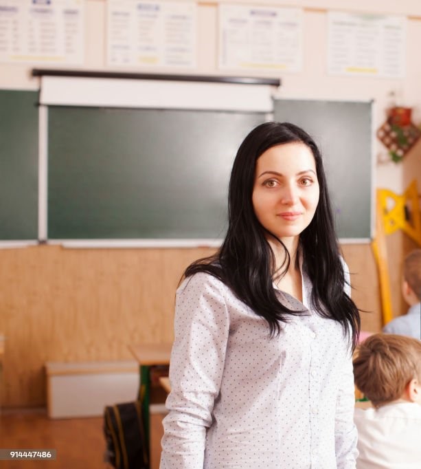 profesora en su sala de clases.